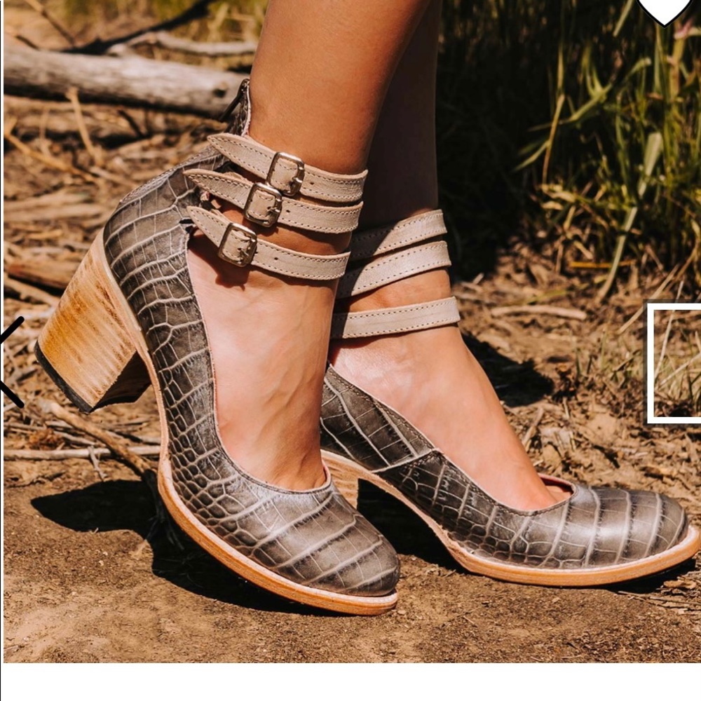 Freebird brand shoes- Randi in Stone Croco. Size 9. Like new, gently worn